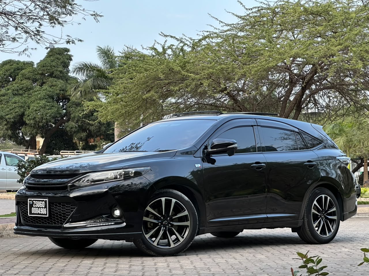 Toyota Harrier Gs Sport thumbnail 2